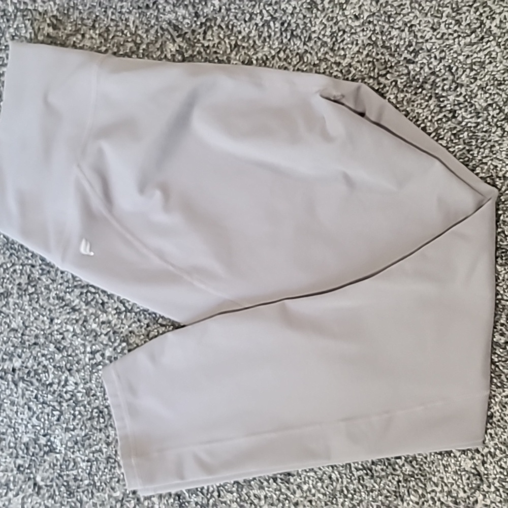 Fabletics crop legging/yoga sz L gray